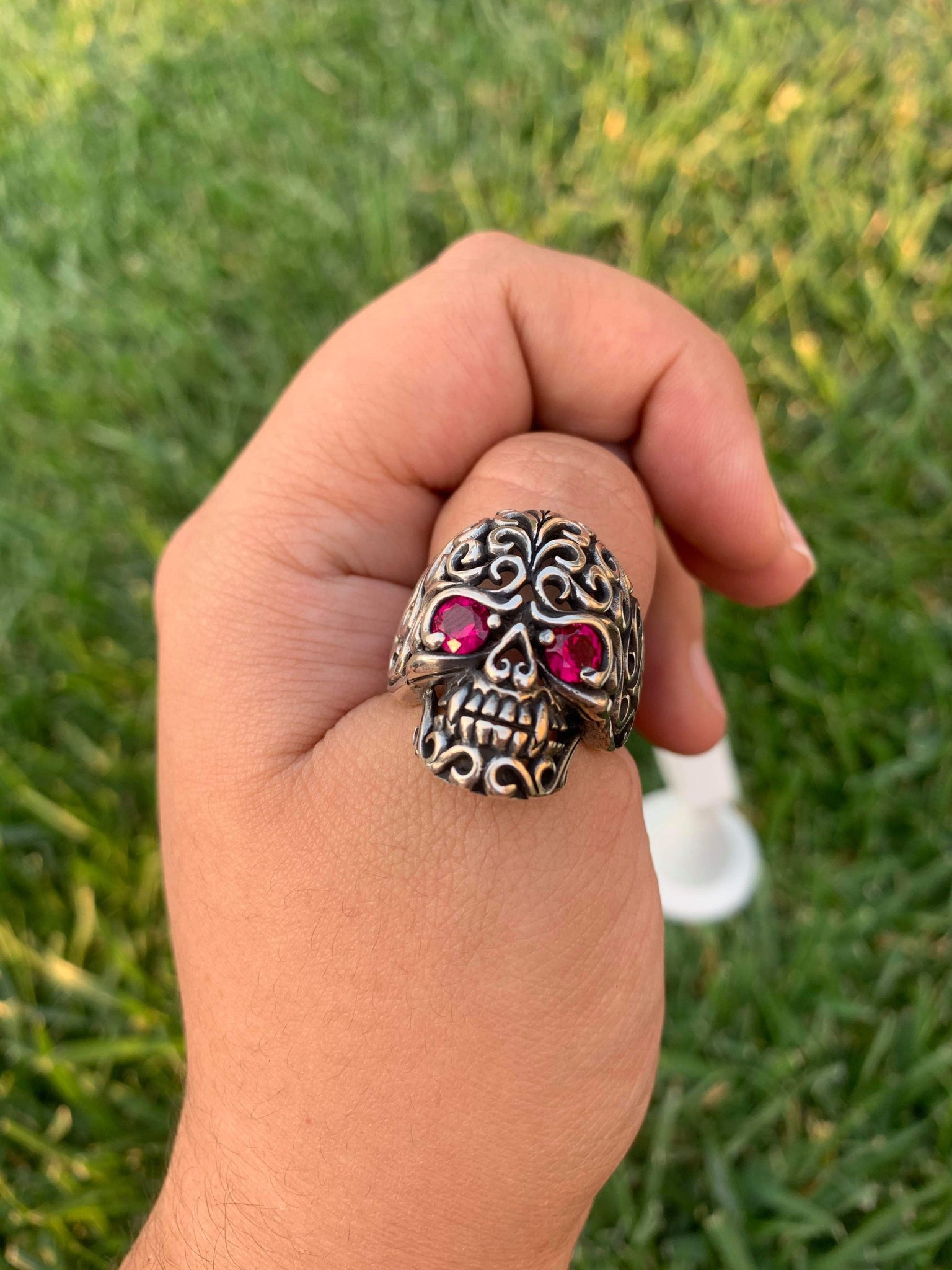 Anillo de calvera ojos rojos