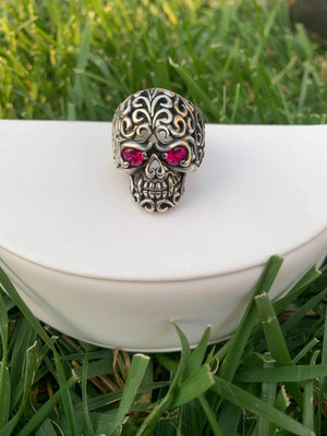 Anillo de calvera ojos rojos
